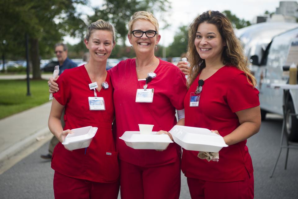 Mayo Clinic staff at the Jacksonville campus enjoy a monthly lunchtime dining option, Food Truck Friday, which debuted in Summer 2017. Several local vendors participate including a vegan option and a dessert option.