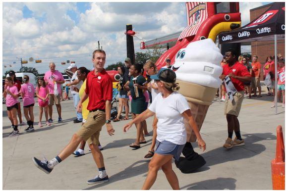 QuikTrippers enjoy greeting customers with a smile!