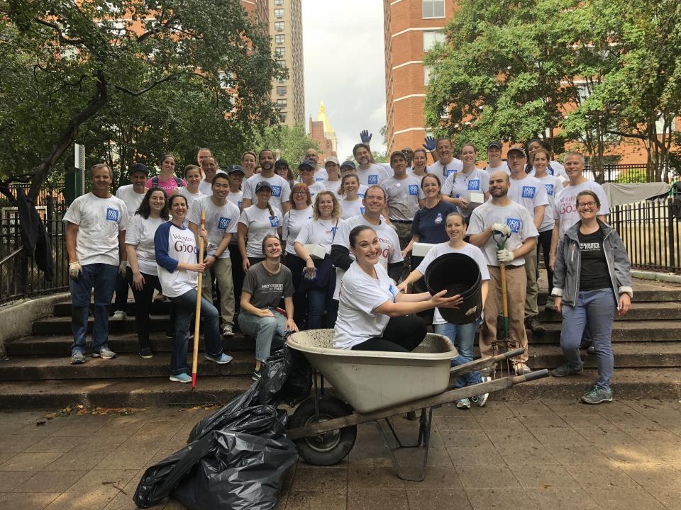 New York Life Employees Volunteer Event