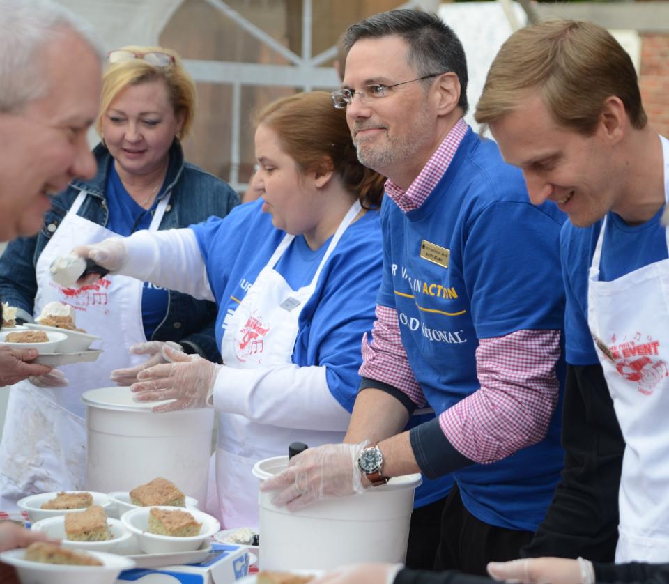 Old National Associates Volunteering in Bloomington