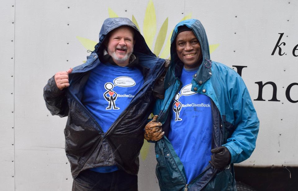 Roche employees brave the elements to volunteer for local non-profit organization, Keep Indianapolis Beautiful, where we planted trees and spread mulch to beautify a local city park.