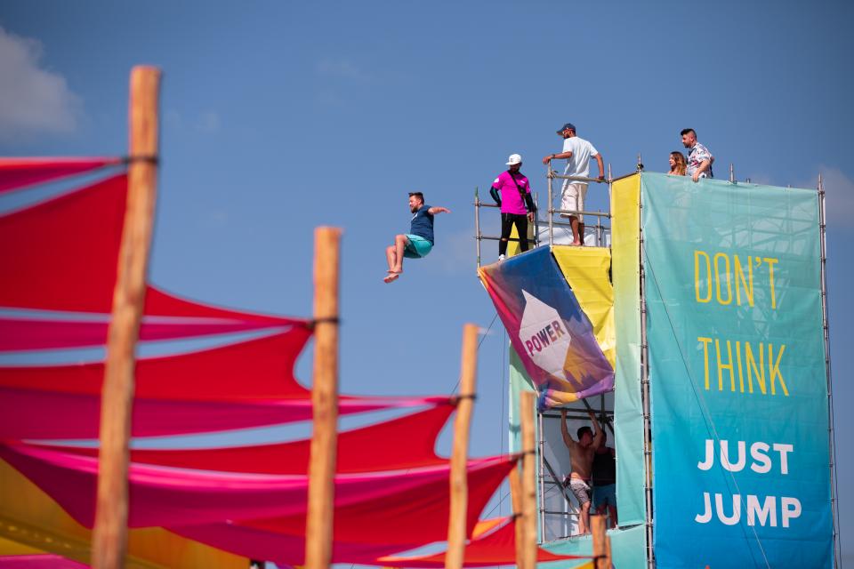 Employees team up to complete a Hurricane Heat obstacle course during a leadership retreat in Phoenix, AZ.