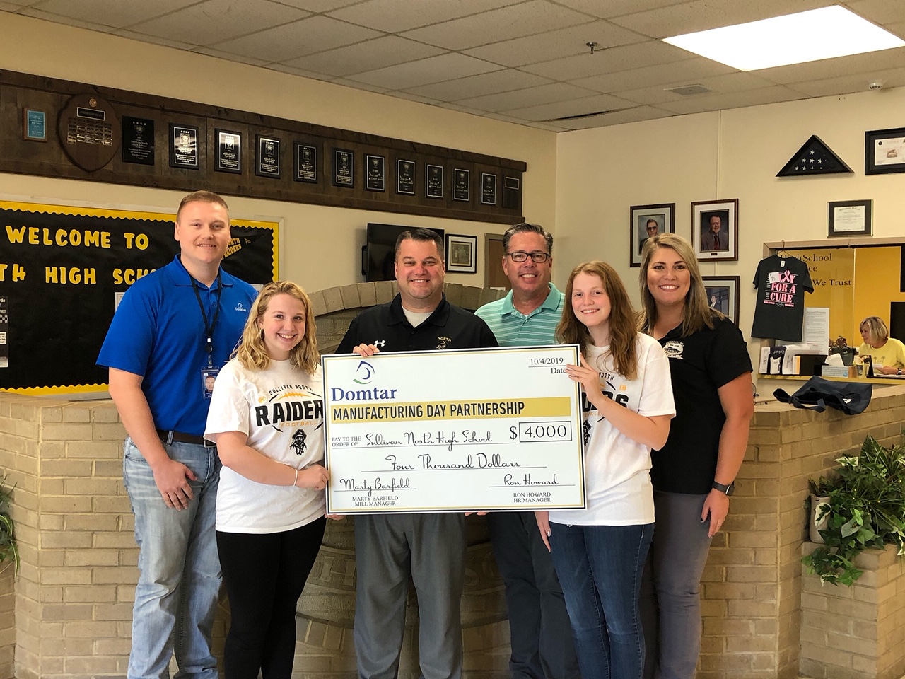 Students and teachers from a nearby school receive a check from our mill in Kingsport, TN, during their visit on Manufacturing Day.