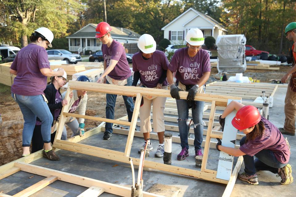 Some of the Aliados ALLYs ERG members taking part in a volunteer event