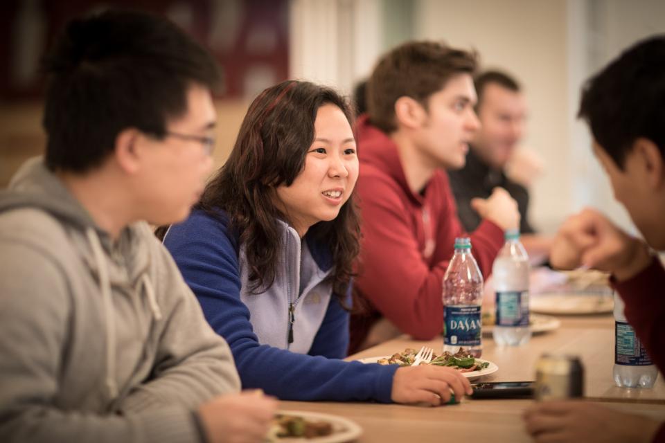 Quora team members chat over lunch in the cafe