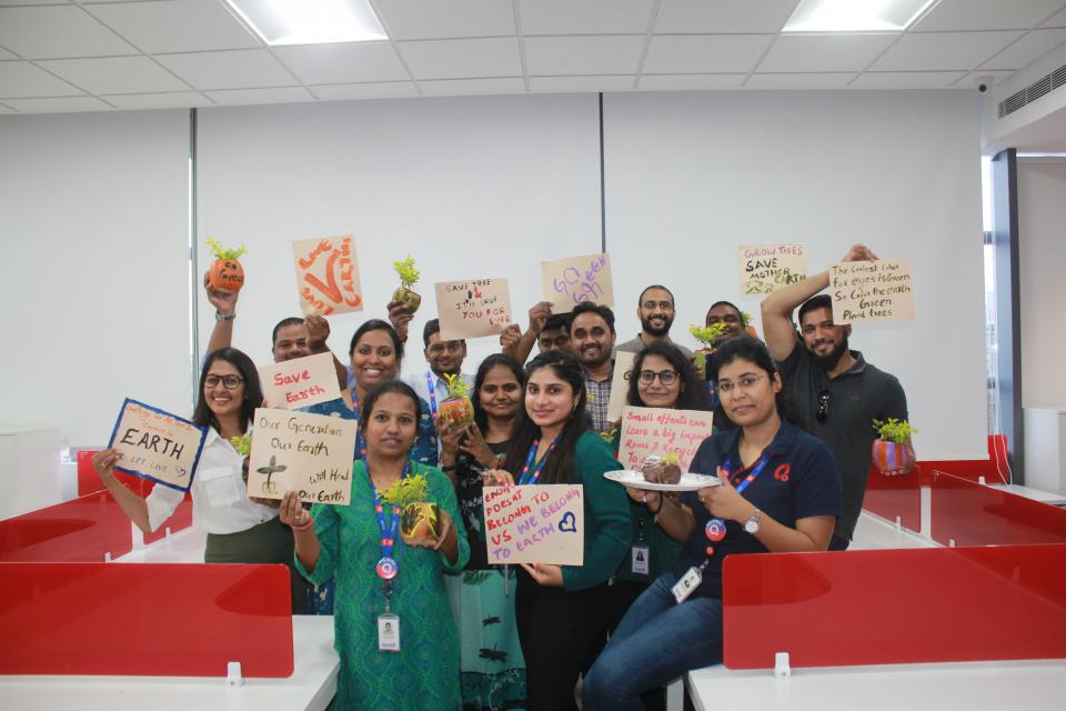 A token of gratitude for mother earth – A workshop on the floor to learn making bio-degradable planters